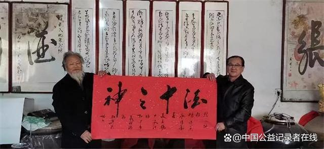 何润川,陈沛玉,张宝海驱车来到张氏纯粮酒坊开展文化艺术交流活动